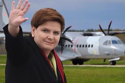 Beata Szydło i wojskowa CASA