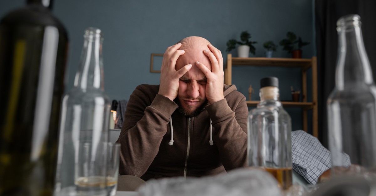 Nocny zakaz sprzedaży alkoholu powinien wejść w życie? Komu jest nie na rękę? [WYWIAD]