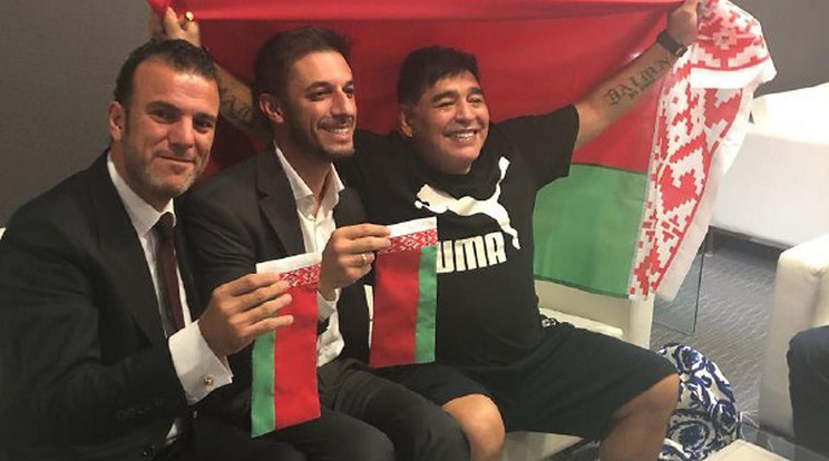 Diego Maradona (jobbra) hivatalosan az elnök, de valójában ő sportigazgató lesz a fehérorosz együttesnél
