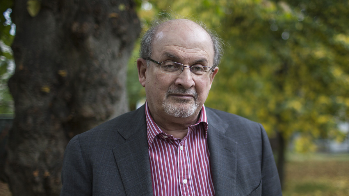 Iran odpowiada na atak na Rushdiego. "Jest sam sobie winny"