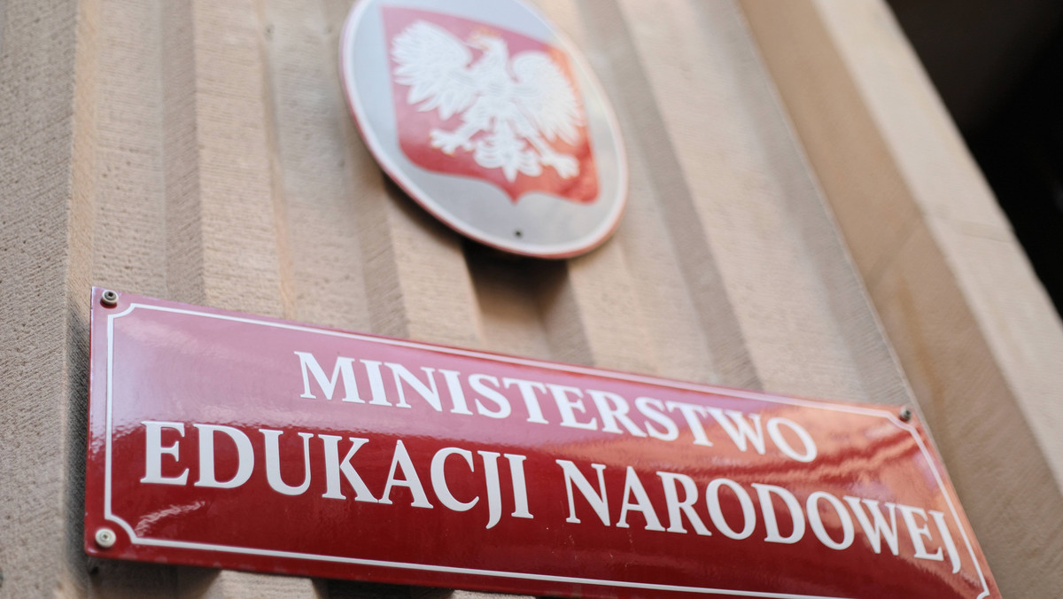 Matematyka nadal będzie przedmiotem obowiązkowym na egzaminie maturalnym, tak jak w większości krajów europejskich - poinformowało Ministerstwo Edukacji Narodowej odnosząc się do wniosków Najwyższej Izby Kontroli.