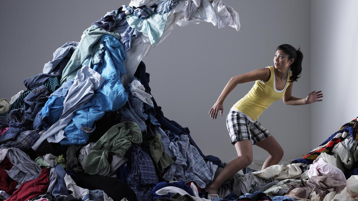 chaos bałagan kobieta pranie
