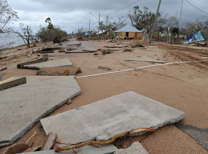 Zniszczona autostrada w miejscowości Cardwell