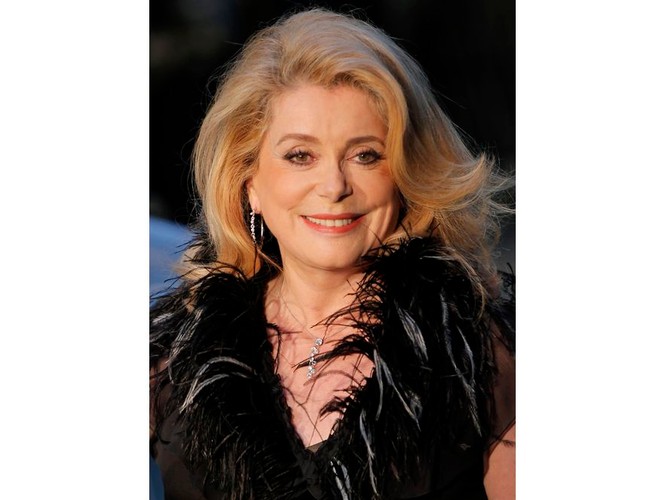 Deneuve ma dwoje wnucząt