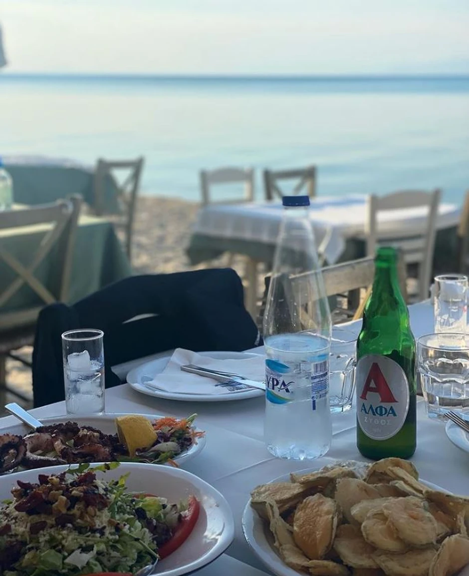 Tradicionalno meze u vidu tikvica i salata  mogu da se nađu već od desetak evra