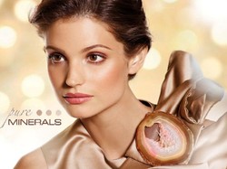 Naturalny makijaż na lato? Postaw na minerały!