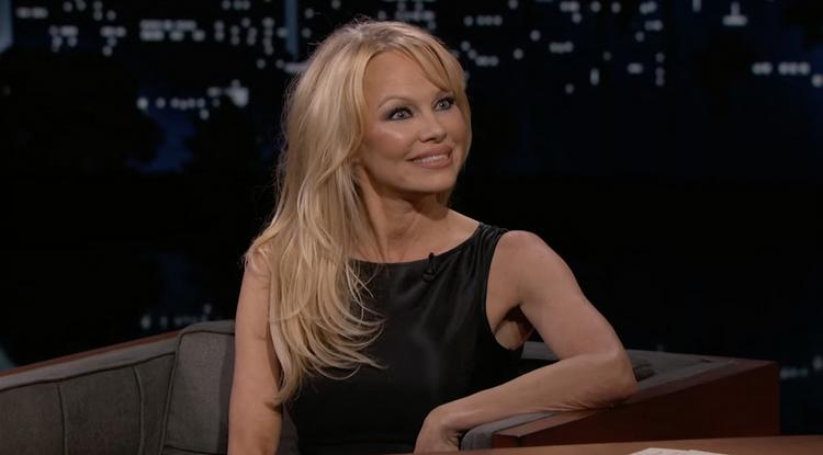 Pamela Anderson a Jimmy Kimmel Show vendégeként 2023 februárjában