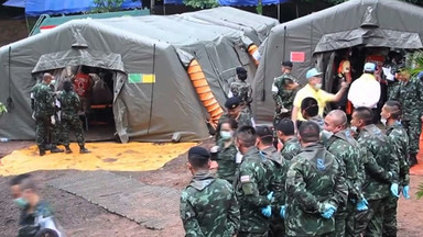 Tajlandia: ratownicy wydobywają kolejnych uwięzionych w jaskini