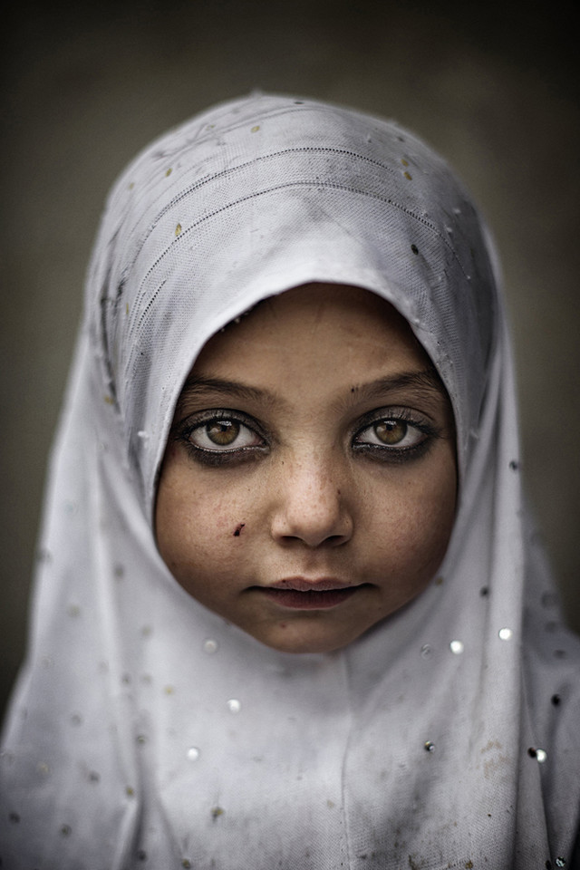 Wyróżnienie w kategorii "Ludzie i kultury - pojedyncze zdjęcie" - Andrea Francolini (Włochy) - dziewczynka ze szkoły w Shitindas (Pakistan)