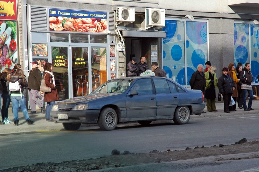 Priča da nema dovoljno vozila ne stoji, navode taksisti