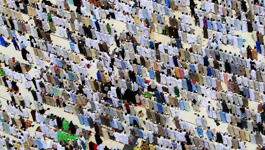 Tłumy muzułmanów w Mekce