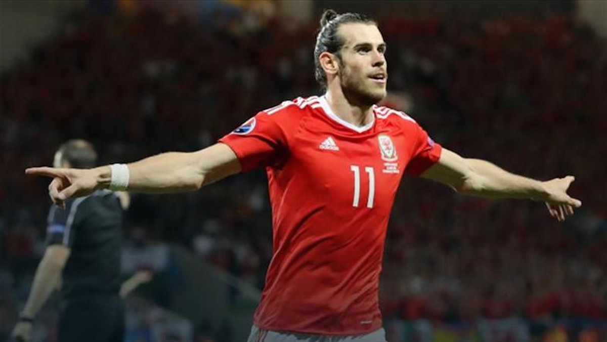 Cały czas nas oszukiwano. Jeszcze w trakcie mundialu w Brazylii mówiono: największą tragedią Garetha Bale’a jest to, że urodził się w Walii i dlatego nigdy nie zagra na wielkim turnieju. Dwa lata później piłkarz Realu jest w półfinale Euro. Za chwilę stoczy pojedynek, który może go wynieść do miana najlepszego piłkarza świata.