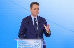 Aktywistki zdewastowały warszawską Syrenkę. Stanowcza reakcja Trzaskowskiego