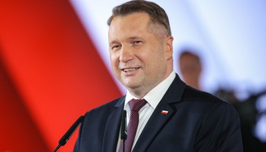 Czarnek kpi ze statusu osoby najbliższej. "Czterej pancerni i psiecko"