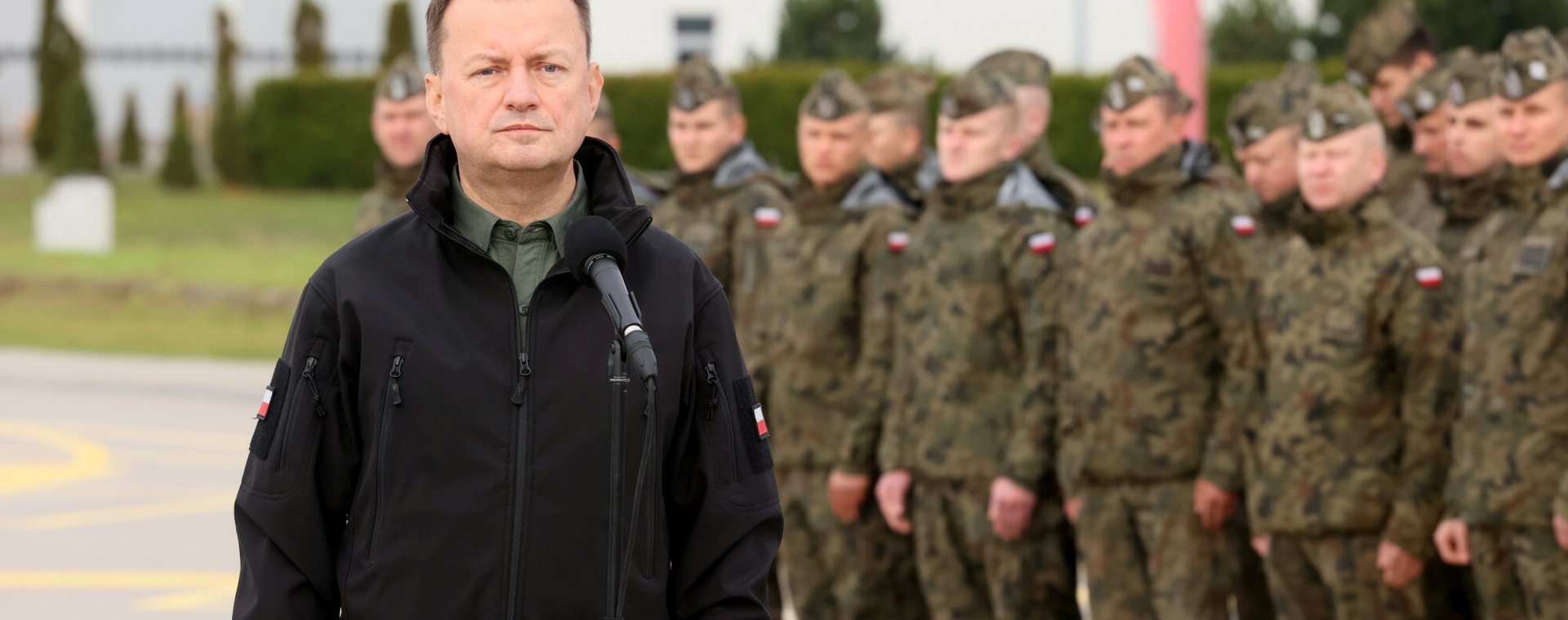 Mariusz Błaszczak, minister obrony narodowej w Bazie Lotnictwa Taktycznego w Łasku w październiku 2022 r.