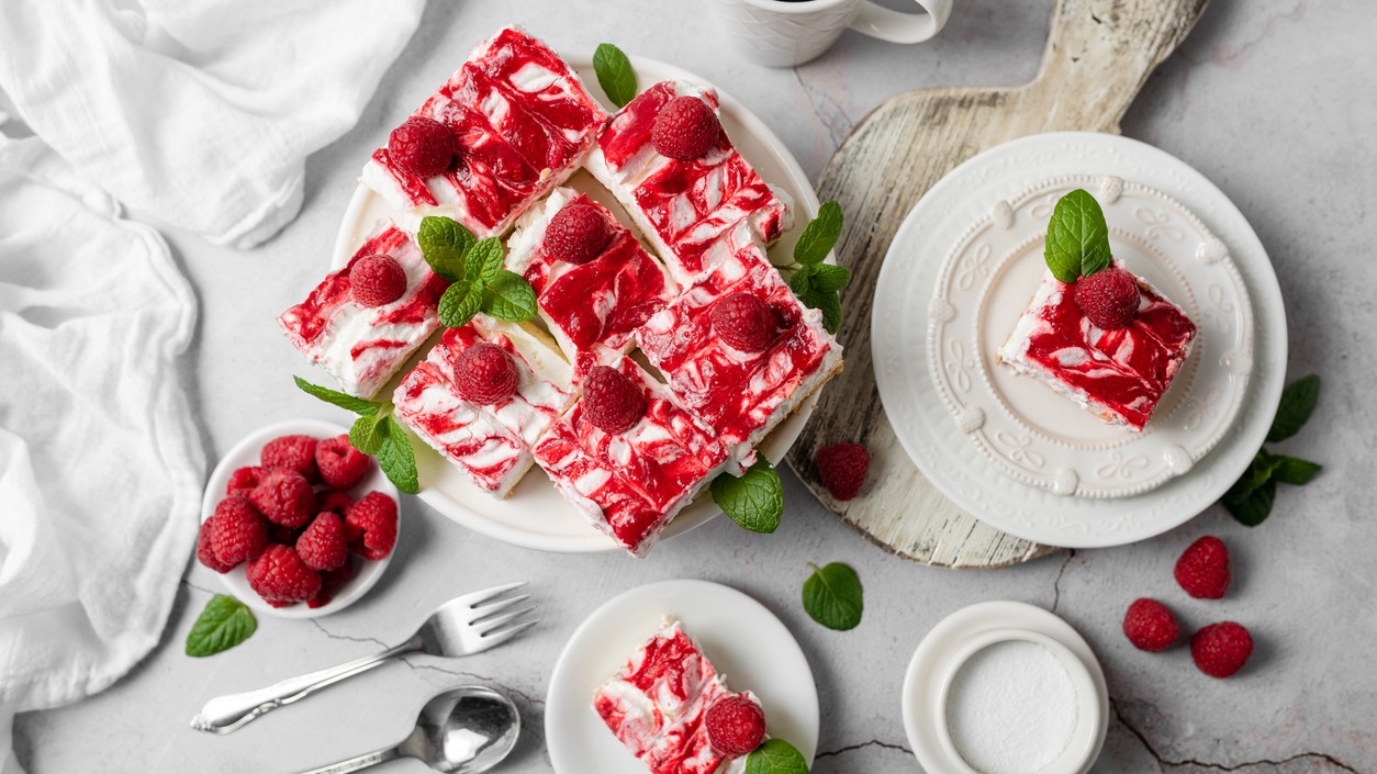 Mozaikový malinový cheesecake je kráľom medzi týmito koláčmi (ilustračné foto).