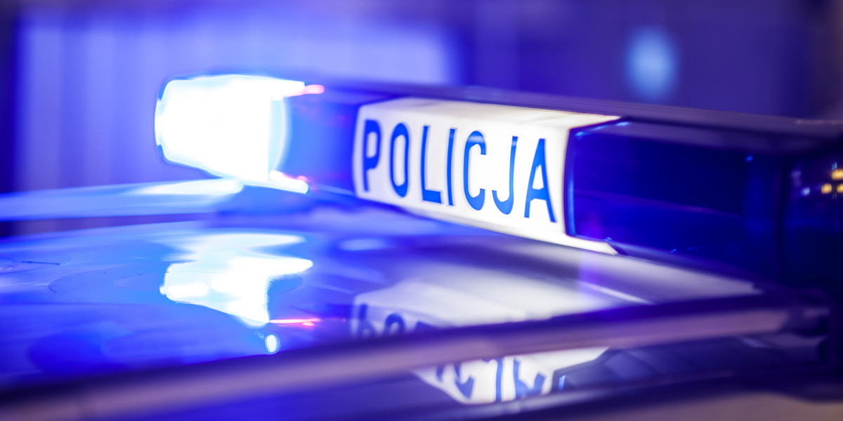 Pijana i agresywna kobieta skopała policyjny radiowóz podczas kontroli drogowej