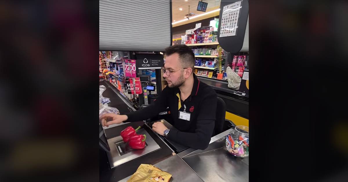 Sparodiował kasjera w Biedronce. Nagranie hitem internetu
