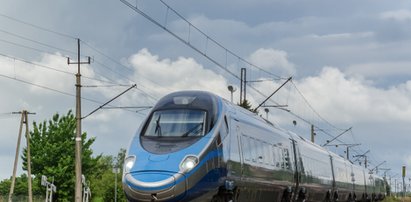 Mężczyzna został potrącony przez Pendolino. Gdy przyjechały służby, wciąż był przytomny