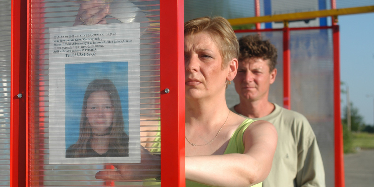 Gdy  w 2002 r. Iwona wąsik zaginęła, jej rodzice rozklejali plakaty licząc, że córka się odnajdzie