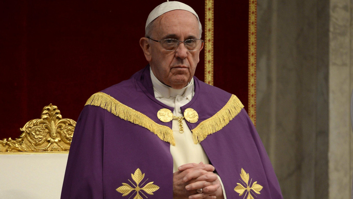 Papież Franciszek przewodniczył w piątek w bazylice świętego Piotra liturgii pokutnej. W kazaniu podczas nabożeństwa powiedział, że w Wielkim Poście Kościół ponawia apel o nawrócenie i zmianę życia, o wyrzeczenie się złości i pokusy oszczerstw.