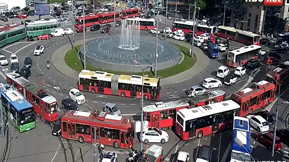 Potpuni kolaps na kružnom toku Slavija