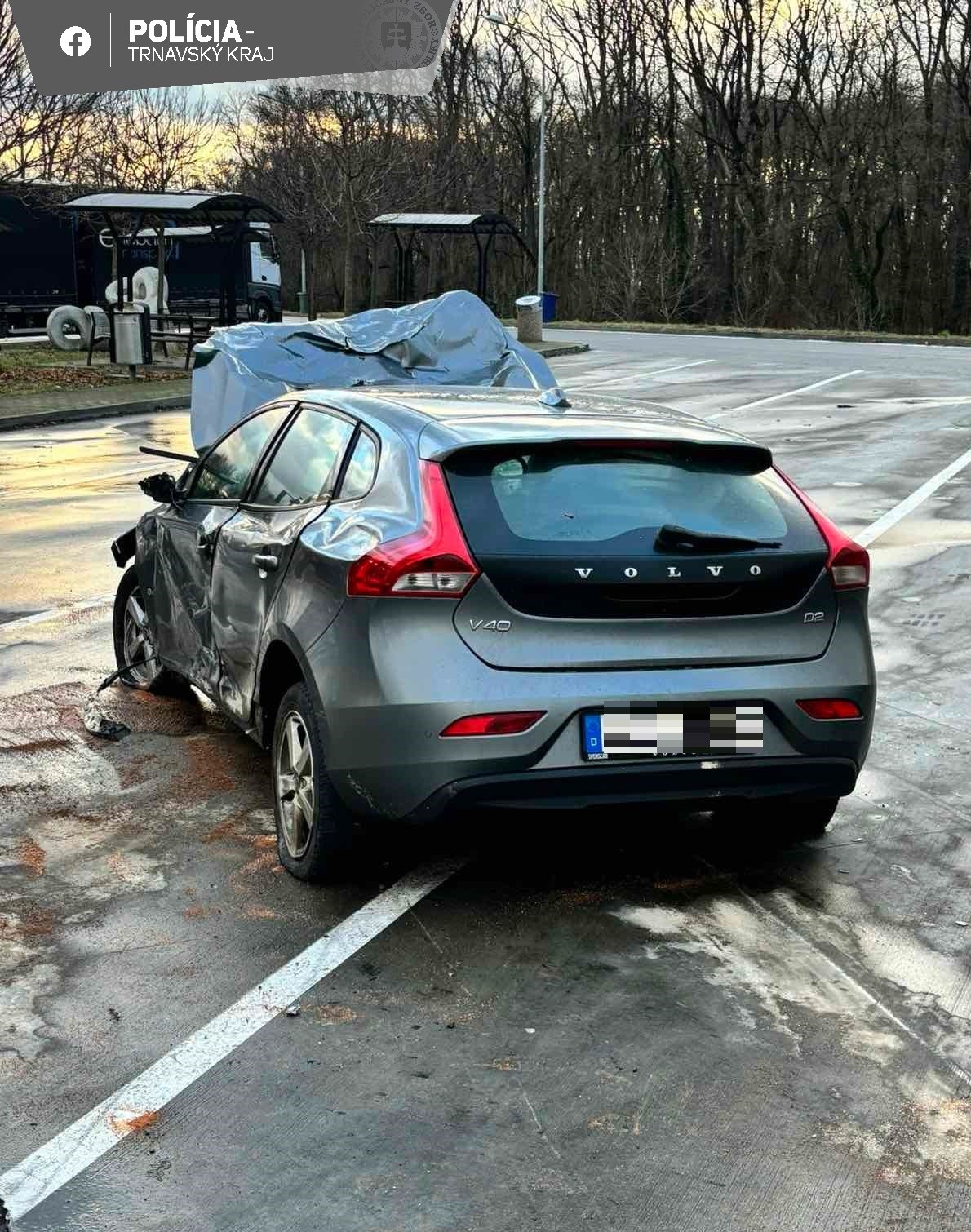 Bulhar autom narazil do čerpacej stanice na odpočívadle Červeník.