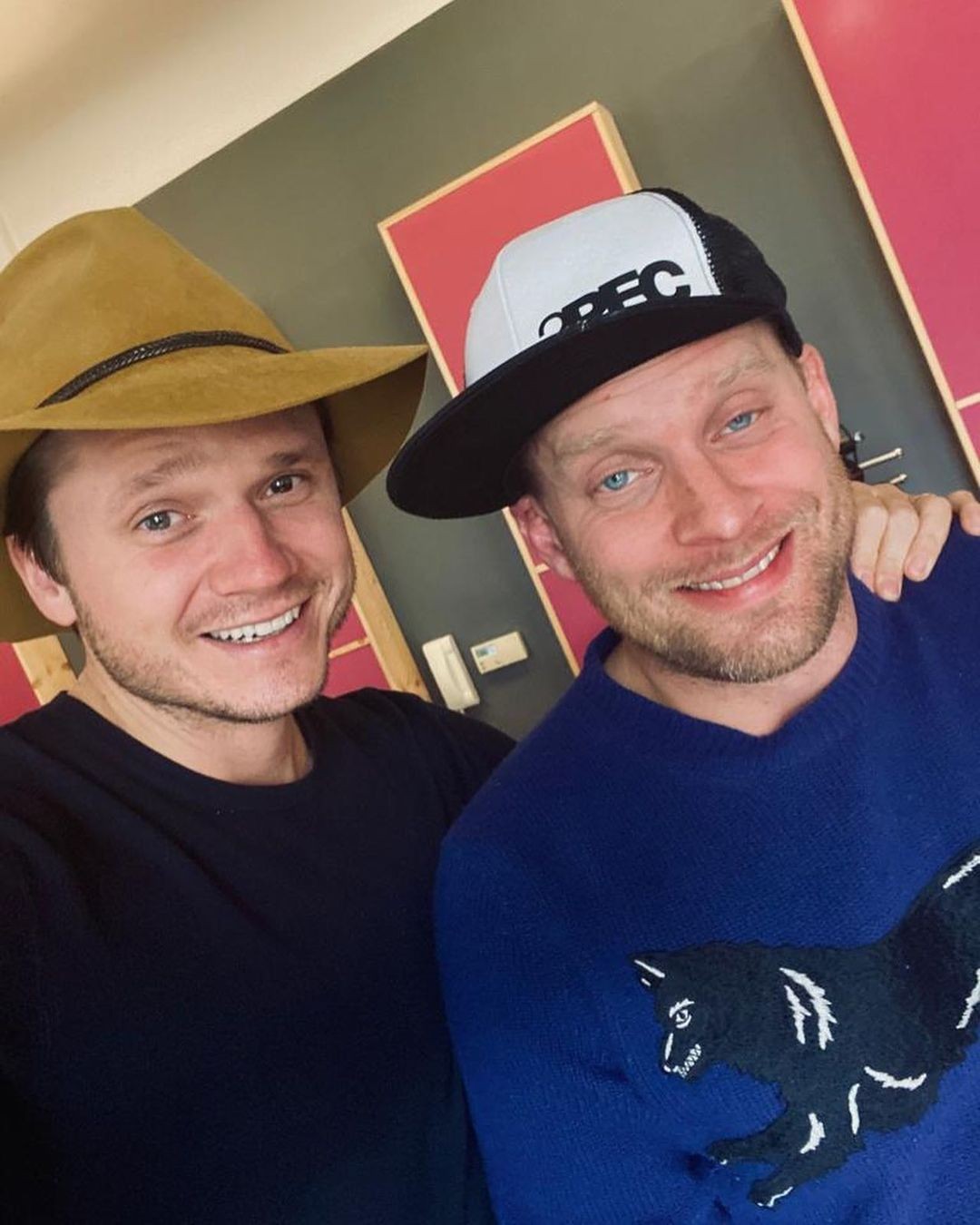 Hudobník Ondřej Brzobohatý s Jakubom Prachařom.
