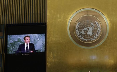 Macron: Wojna na Ukrainie skończy się tylko przy stole negocjacyjnym