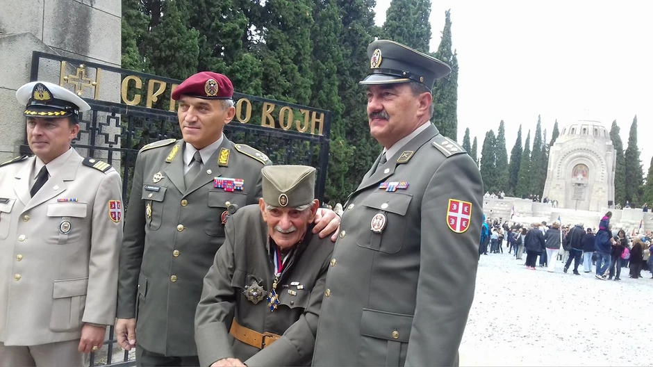 Deda Đorđe sa potpukovnicima