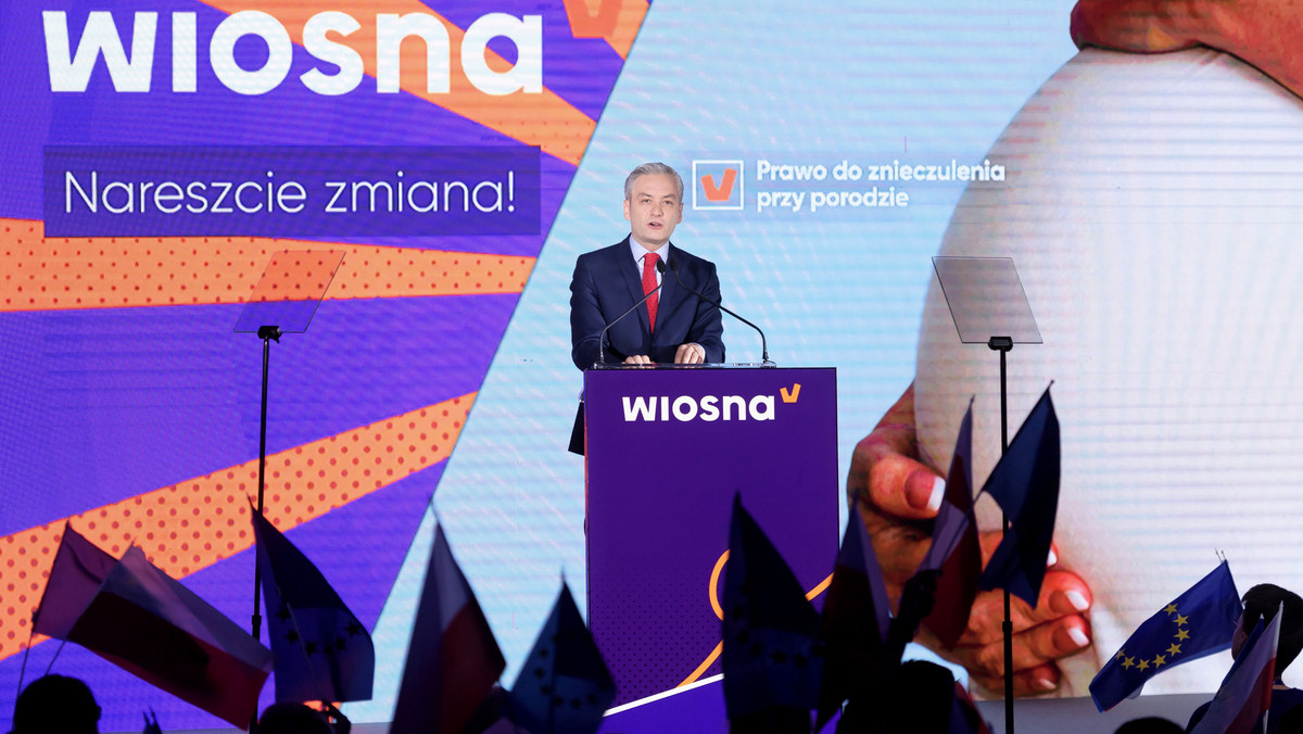 Nie ma wolności bez wolności dla kobiet. Nie ma równości bez równości dla kobiet. Demokracja bez kobiet to pół demokracji – mówił dziś w Poznaniu lider Wiosny Robert Biedroń w trakcie konwencji partii poświęconej prawom kobiet i świeckości państwa.