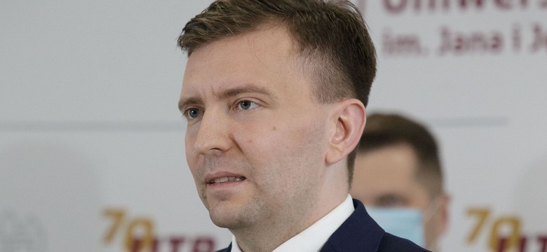 Cena benzyny 5.40 zł za PO to więcej niż 5.80 zł za PiS? Schreiber broni Kaczyńskiego