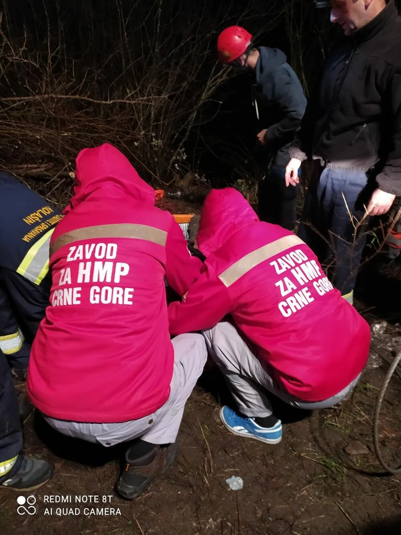 Izvlačenje povređenih Srbina u Crnoj Gori