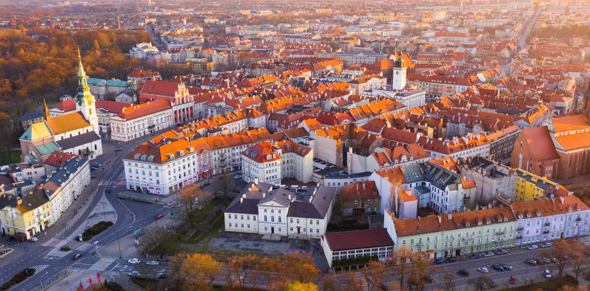 Dawno nie widzieli sąsiada, więc wezwali służby. To, co odkryli w mieszkaniu, wprawiło ich w osłupienie