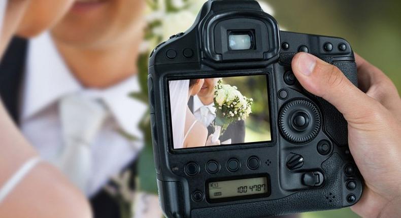 How to choose the best wedding photographer at a low cost