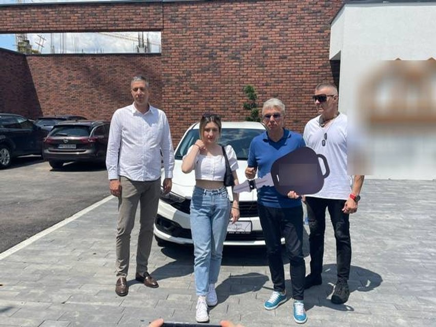 Saša Popović uručio ključeve pobednici "Zvezda  Granda"