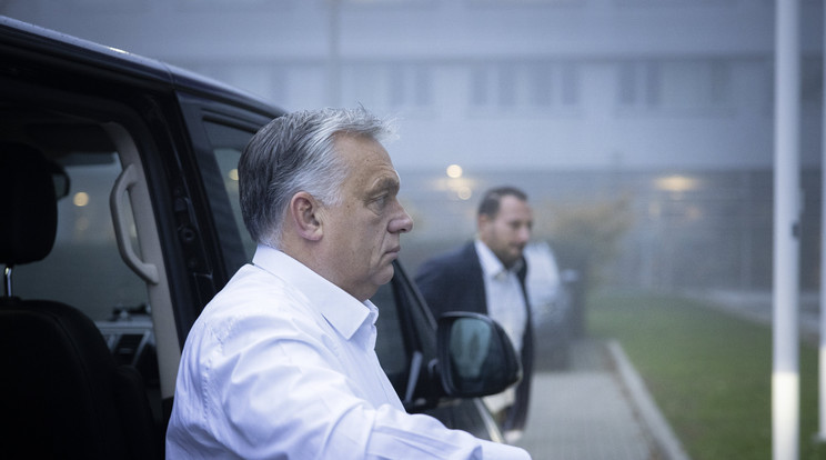 Orbán Viktor a ködben navigál / Fotó: MTI/Miniszterelnöki Sajtóiroda/Fischer Zoltán