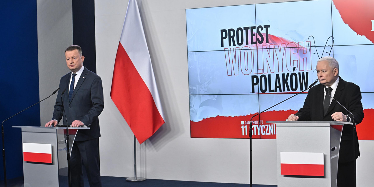 Konferencja prasowa z udziałem Jarosława Kaczyńskiego i Mariusza Błaszczaka.