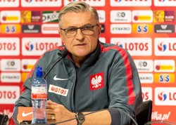 Nawałka tłumaczy się przed kibicami dlaczego z Czechami nie zagra Lewandowski i Krychowiak. WIDEO