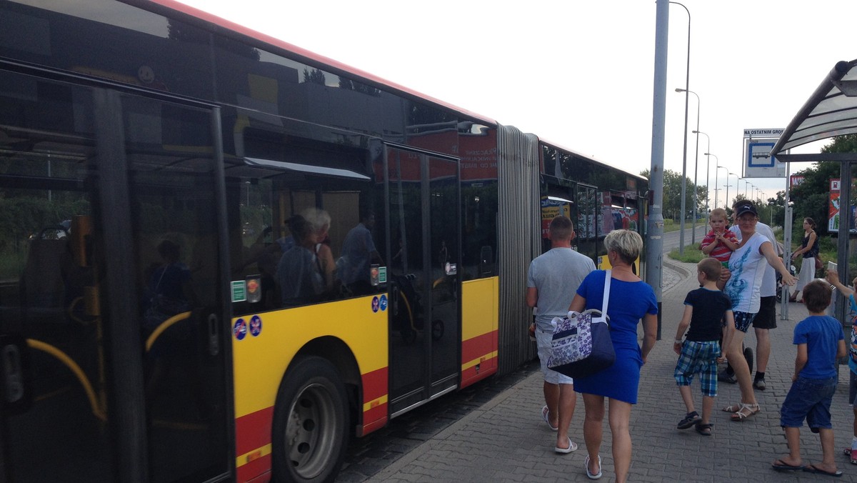 Od przyszłego roku wrocławskie rodziny, które mają przynajmniej trójkę dzieci, będą mogły jeździć tramwajami i autobusami za darmo. Wprowadzenie specjalnego biletu dla rodzin wielodzietnych zapowiedział dziś wiceprezydent Wrocławia Wojciech Adamski.