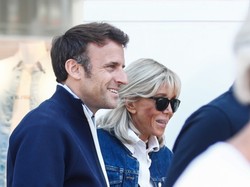 Rzadki widok: Brigitte Macron w dużej ilości dżinsu. Odjęła sobie lat? FOTO