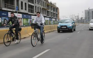 Rowerzyści, samochodziarze i inni - zasady współpracy