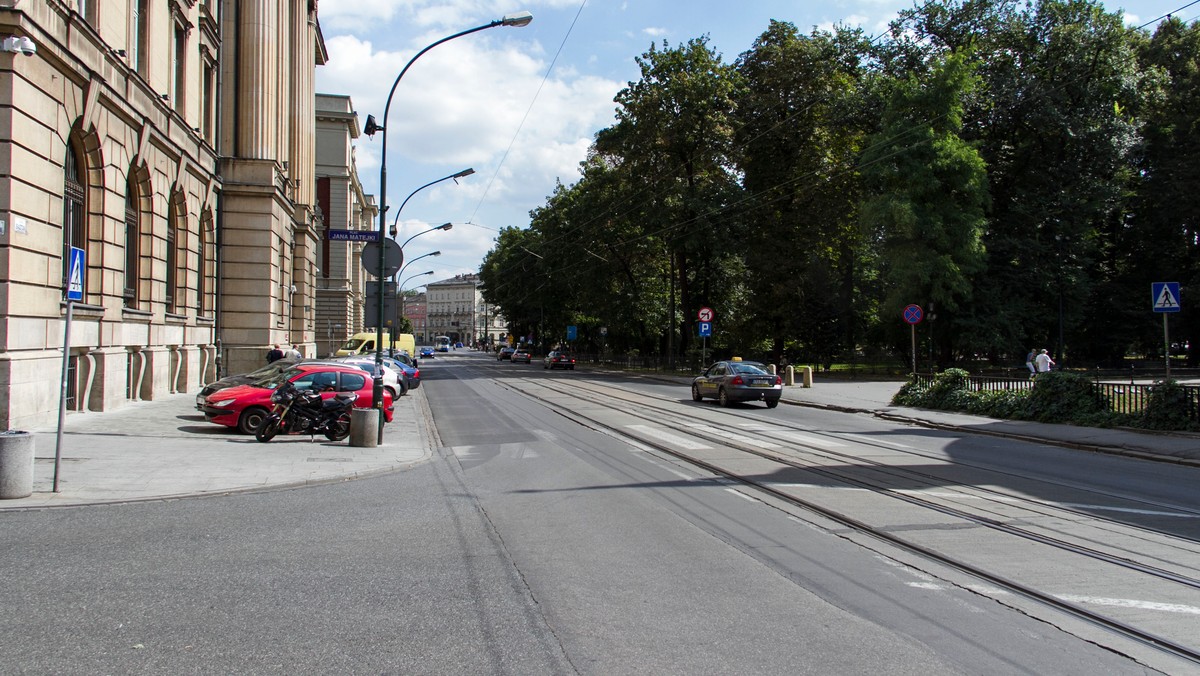 Urzędnikom w końcu udało się wybrać firmę, która przebuduję ulicę Basztową. Za 27,1 milionów złotych pracę wykona konsorcjum ZUE S.A. i Taumer Sp. z o.o. Prace powinny rozpocząć się w czerwcu.