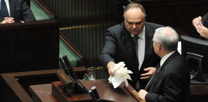 Kaczyński leje wodę w Sejmie! FOTO