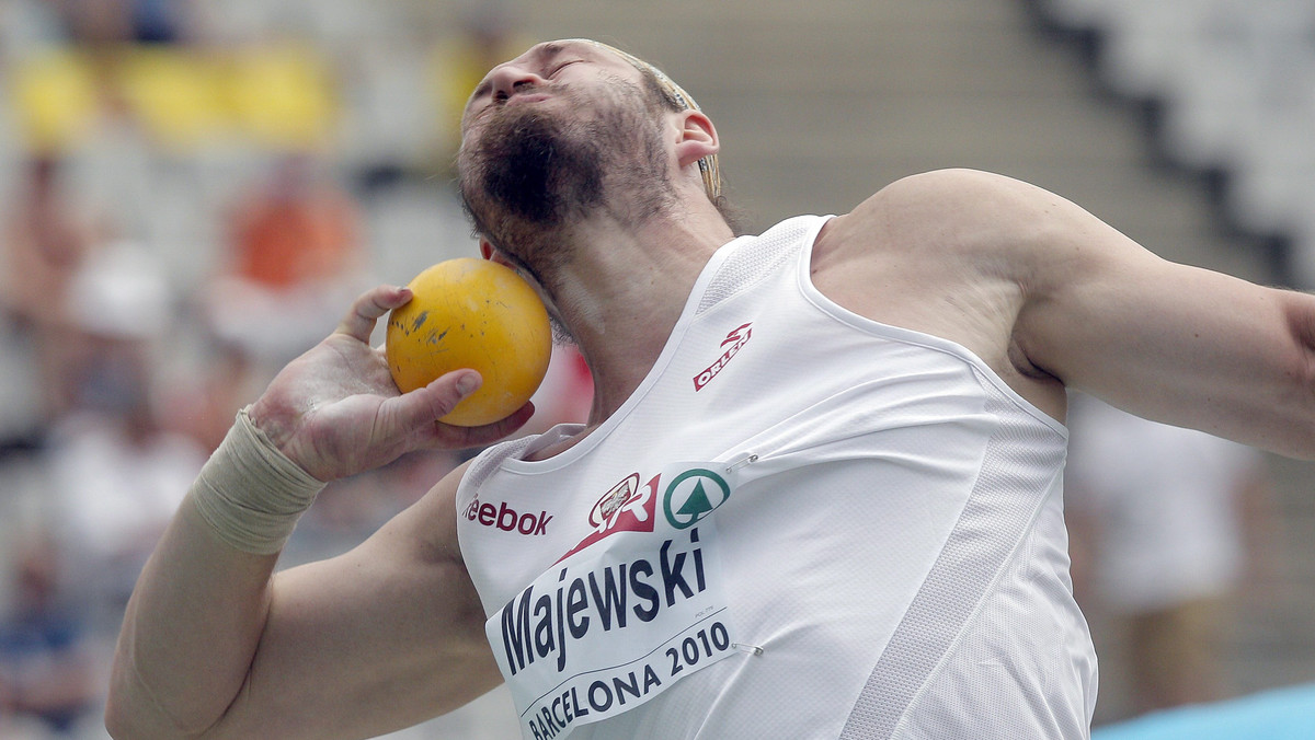 Tomasz Majewski zdobył srebrny medal w pchnięciu kulą podczas odbywających się w Barcelonie lekkoatletycznych mistrzostw Europy. Polski mistrz olimpijski uzyskał wynik 21,00 m i do najlepszego Andrieja Michniewicza stracił zaledwie... 0,01 m!