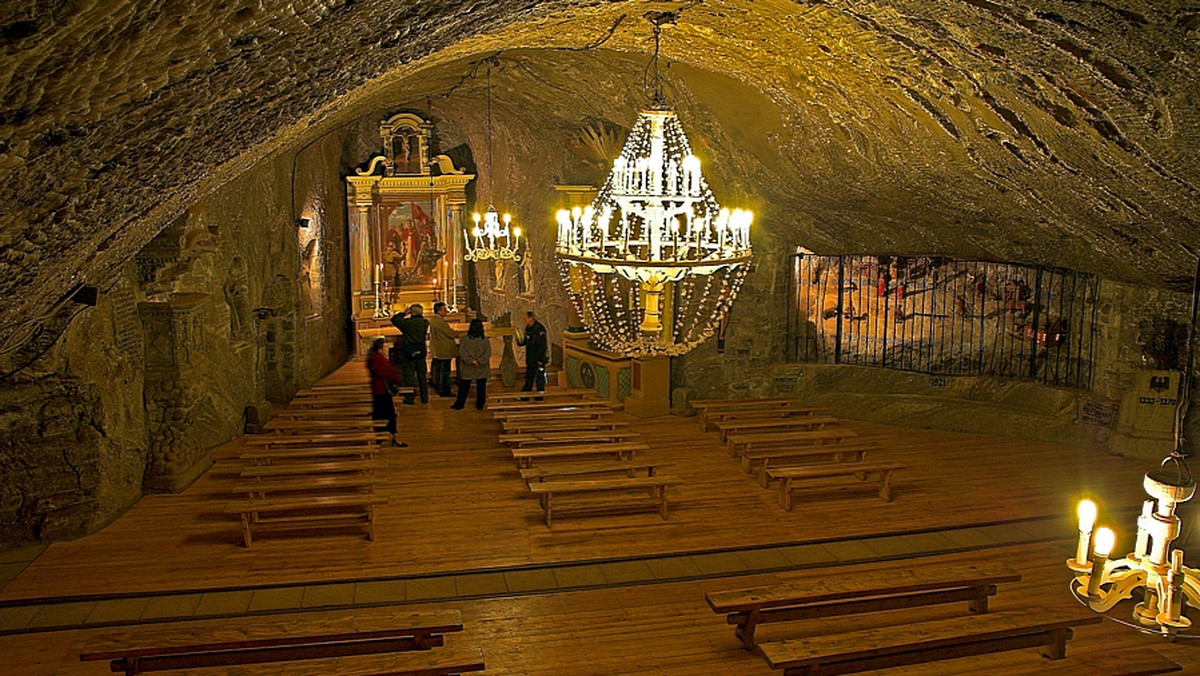 Dużym zainteresowaniem cieszą się podziemne zabawy sylwestrowe w kopalniach soli dawnych Żup Krakowskich w Bochni i Wieliczce. W tym roku w obu kopalniach Nowy Rok powita blisko pół tysiąca osób.