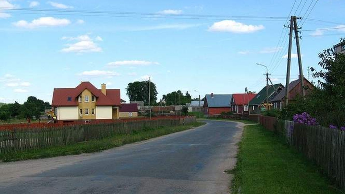 Szkoła Podstawowa w Chrabołach będzie działała tak jak do tej pory. Radni podczas piątkowej sesji zrezygnowali z przeniesienia części uczniów do innych placówek.