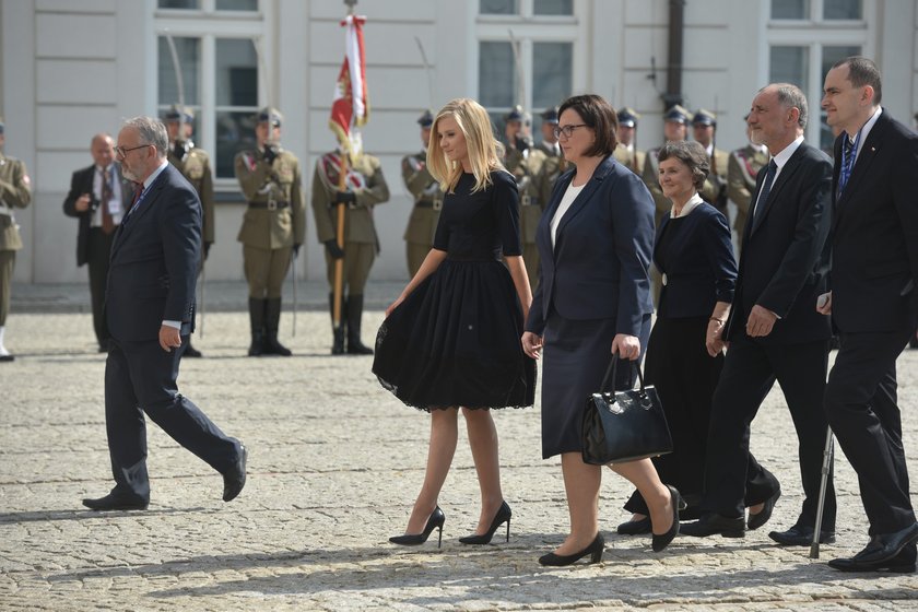 Agata Duda przed Pałacem Prezydenckim