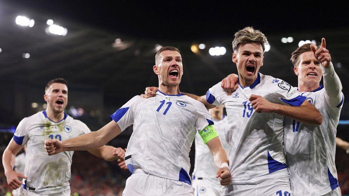 Edin Džeko u krupnom planu - strelac gola za izjenačenje protiv Velsa u Kardifu | Foto: REUTERS/Hannah Mckay