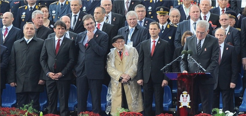 Stevo Opačić između Aleksandra Vučića i Siniše Malog